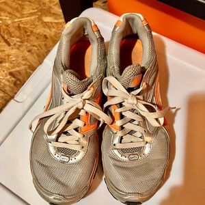 Nike shocks womens shoes sneakers SZ 8